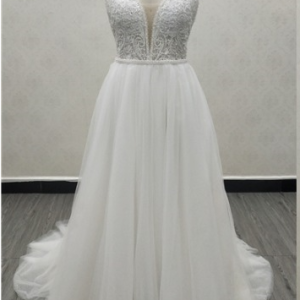 Vestido tull, bordado y hermosa espalda talla 40
