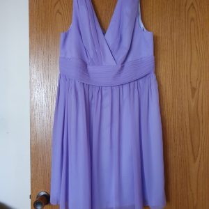 Vestido color lila de gasa  talla 48