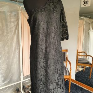 Vestido encaje 1 manga negro