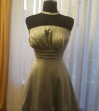 vestido satín verde oliva